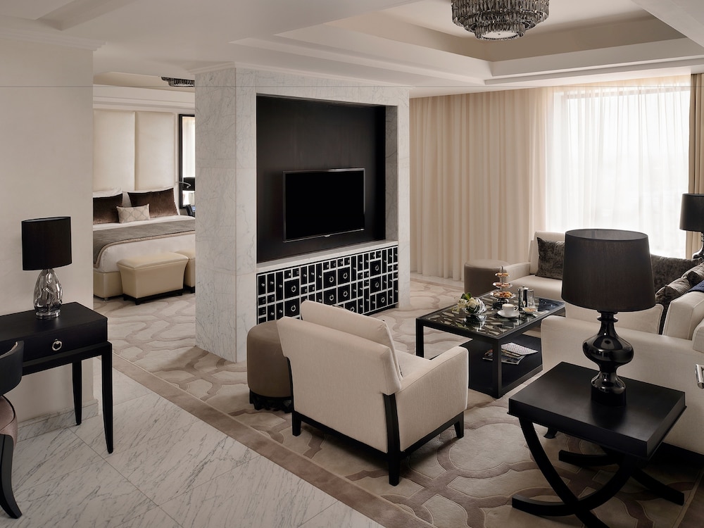 Grand Room, 1 King Bed, Non Smoking, City View - Photo 13