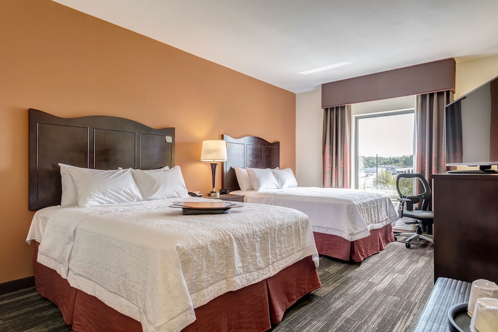 Room, 2 Queen Beds, Non Smoking, Refrigerator & Microwave photo 2