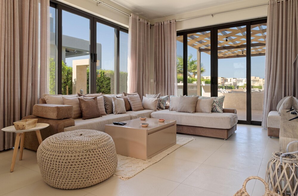 Villa photo 2