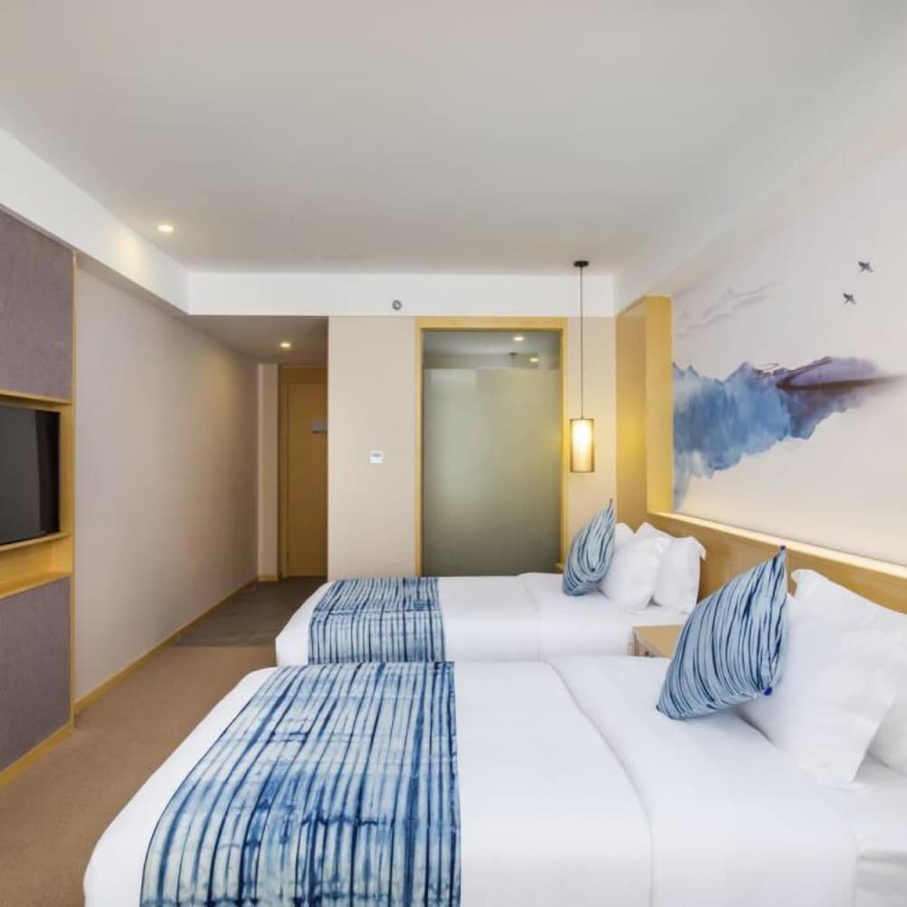 Deluxe Twin Room with City View photo 1