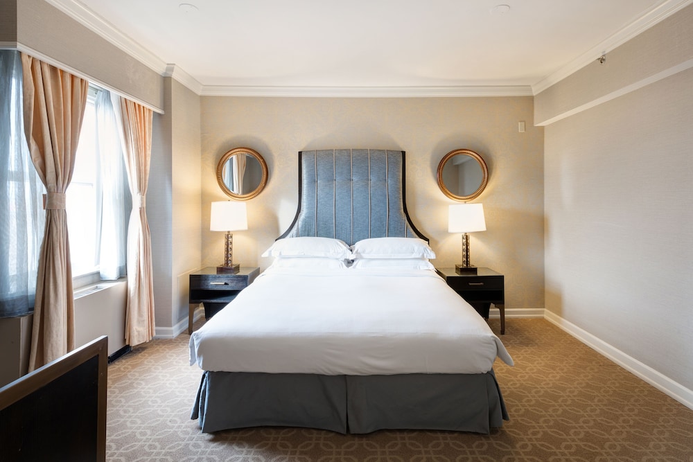 Parlor, Junior Suite, 1 King Bed photo 2