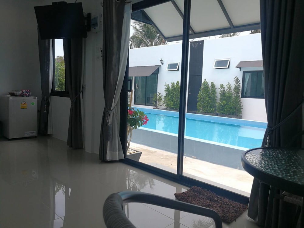 Family Room With Pool View photo 3