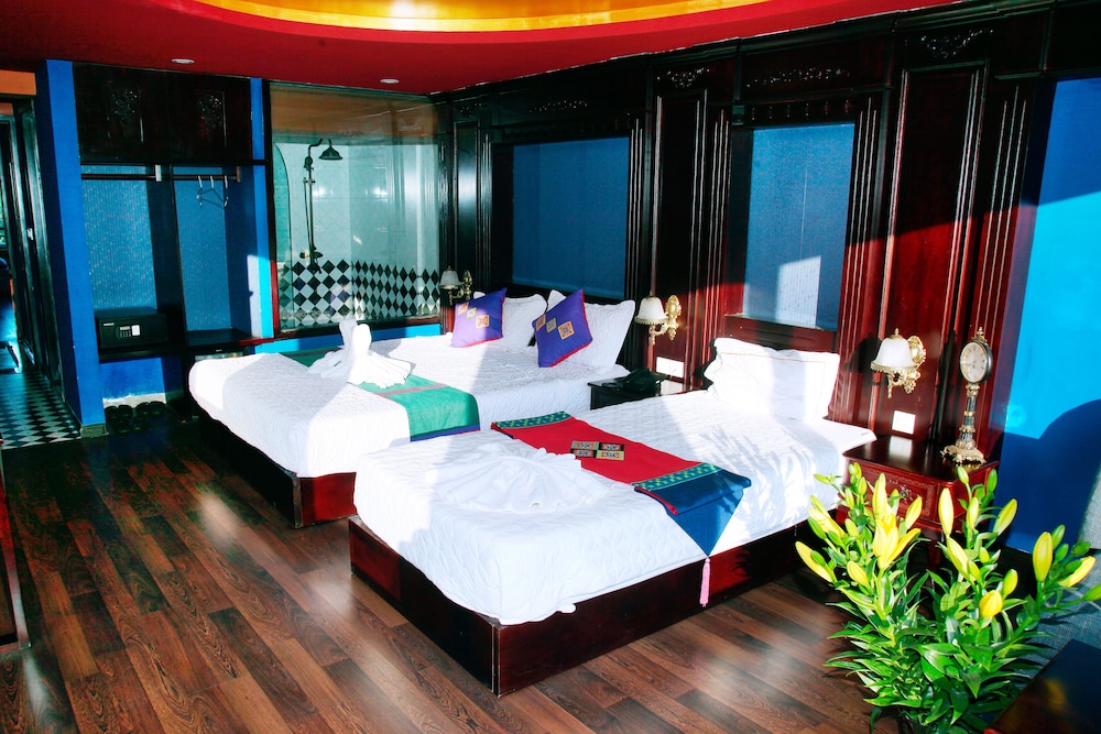 Family Room, Balcony photo 2
