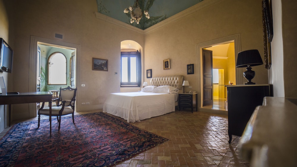 Superior Suite - Photo 2