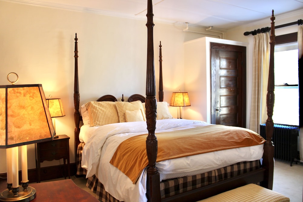 Standard Suite, 1 Queen Bed with Sofa bed, Non Smoking (Cornucopia) photo 1