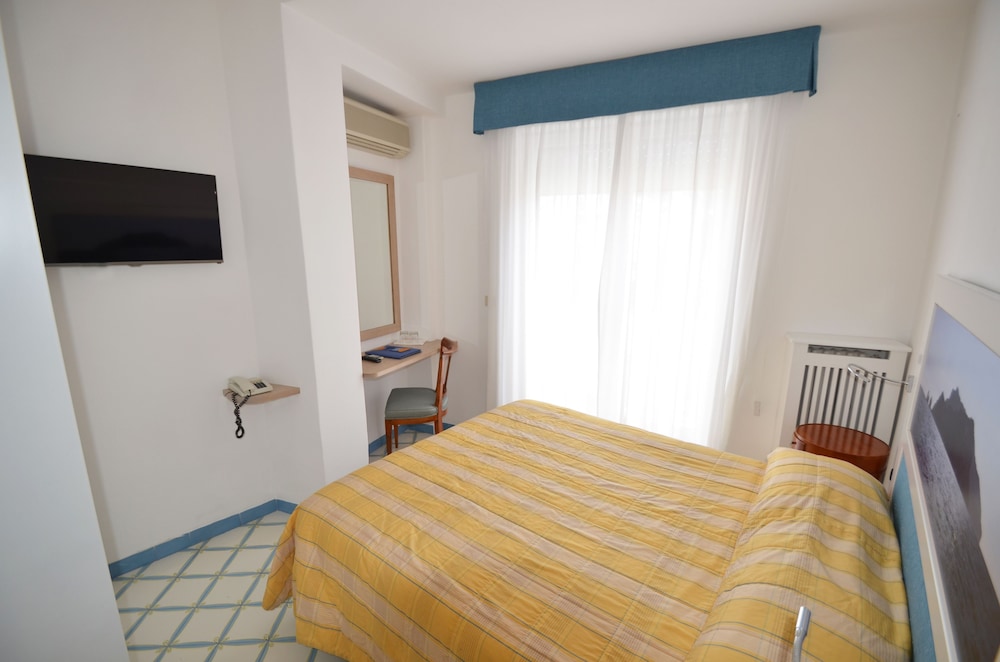 Standard Double Room - Photo 2