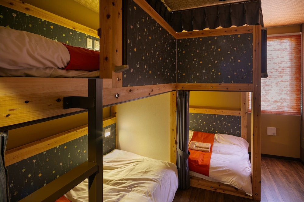 Room (  D  ) photo 3
