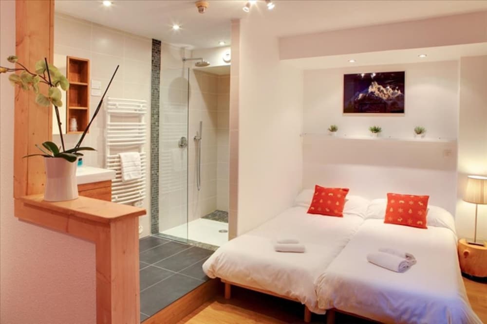 Quadruple Room (Mont Blanc) - Photo 7