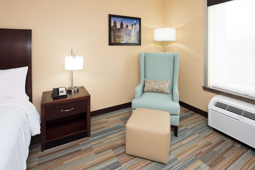 Room, 2 Queen Beds (Evolution) photo 3