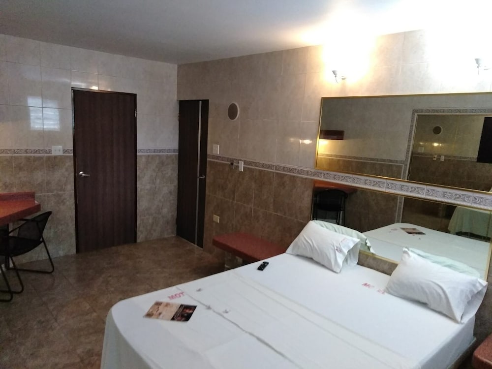 Basic Double Room photo 1