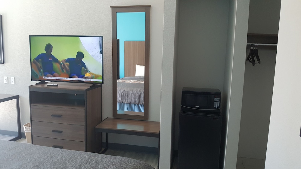 Standard Room, 2 Queen Beds, Non Smoking, Kitchenette