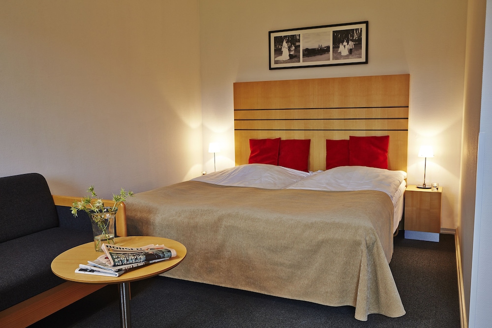 Comfort Quadruple Room, 1 King Bed with Sofa bed photo 1