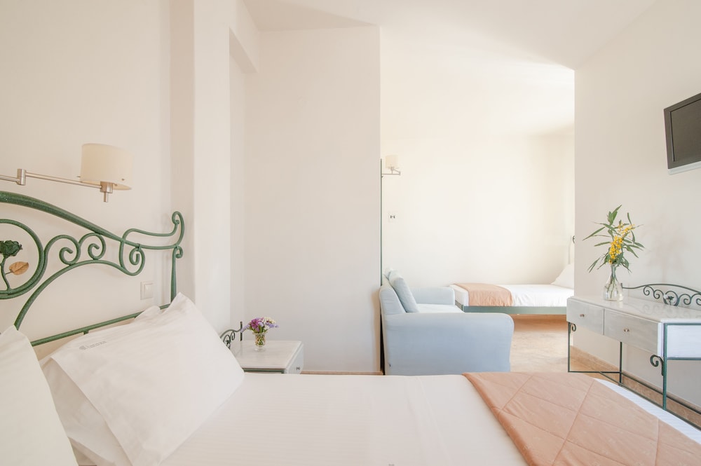 Comfort Triple room with Balcony and Terrace photo 1