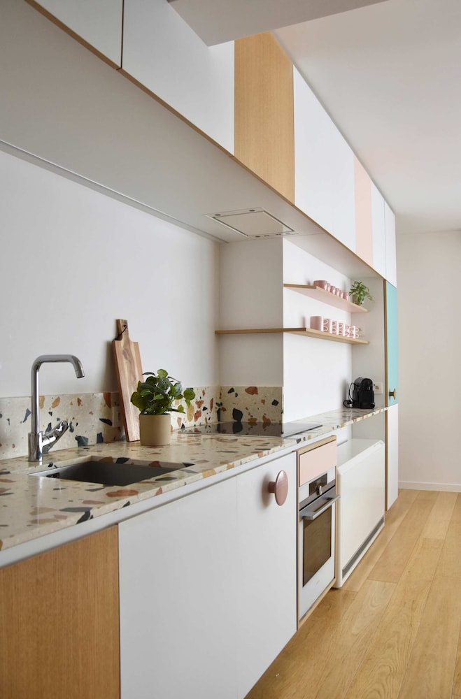 Stylish Family Apartment Near the Sea at Beau Rivage, Photo 17
