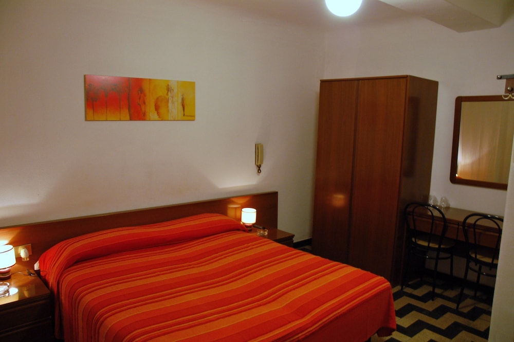 Standard Double Room, Private Bathroom photo 1