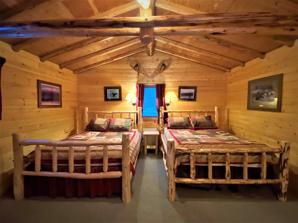 Spring Cabin (Shared Restroom)