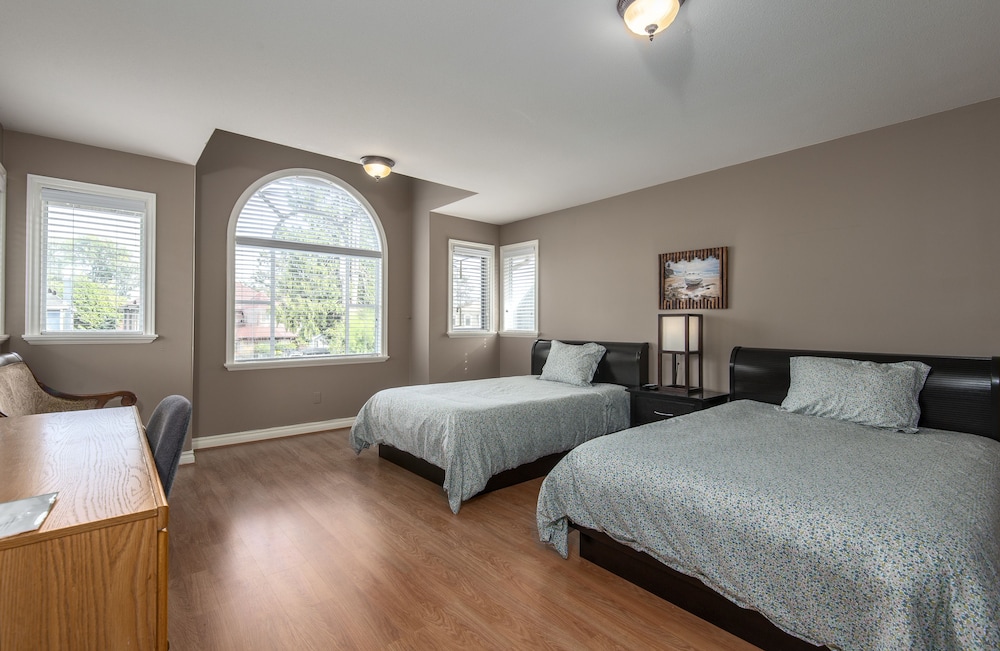 Room, 2 Double Beds (Shared Bath) photo 2