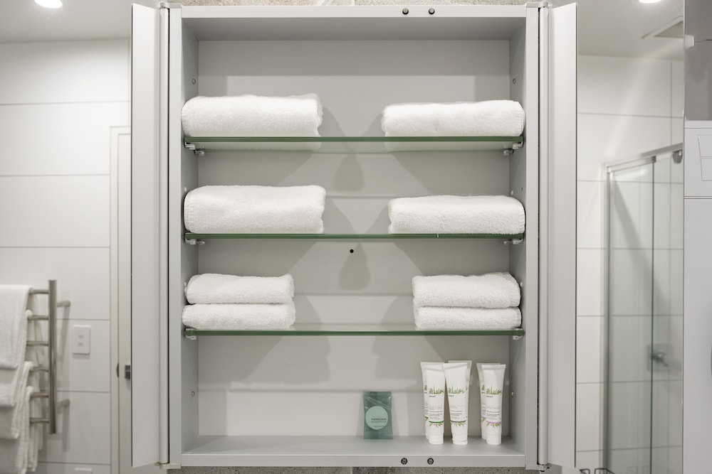 Deluxe Two Bedroom Suite with a free secure parking photo 3