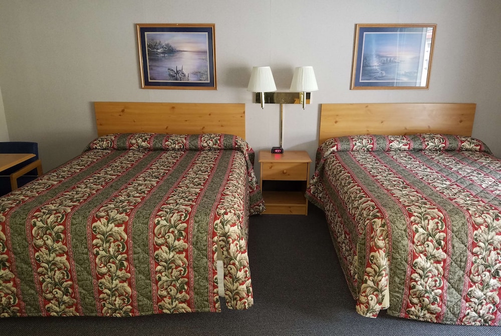 Room, 2 Queen Beds, Non Smoking - Photo 1
