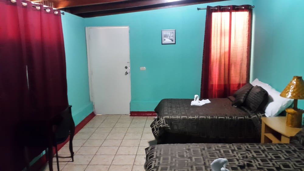 Premier Duplex, 2 Queen Beds, Accessible, Kitchen photo 2