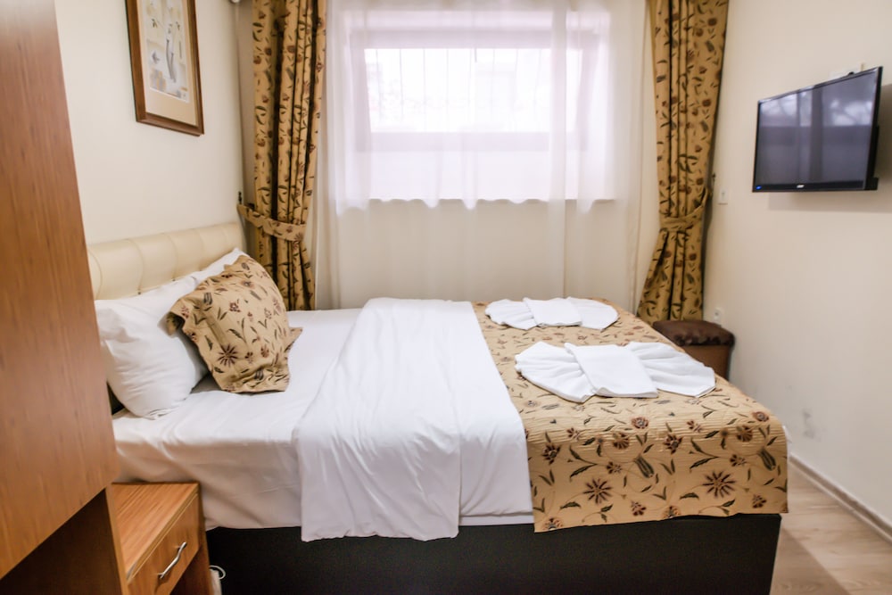 Room, Ground Floor photo 2