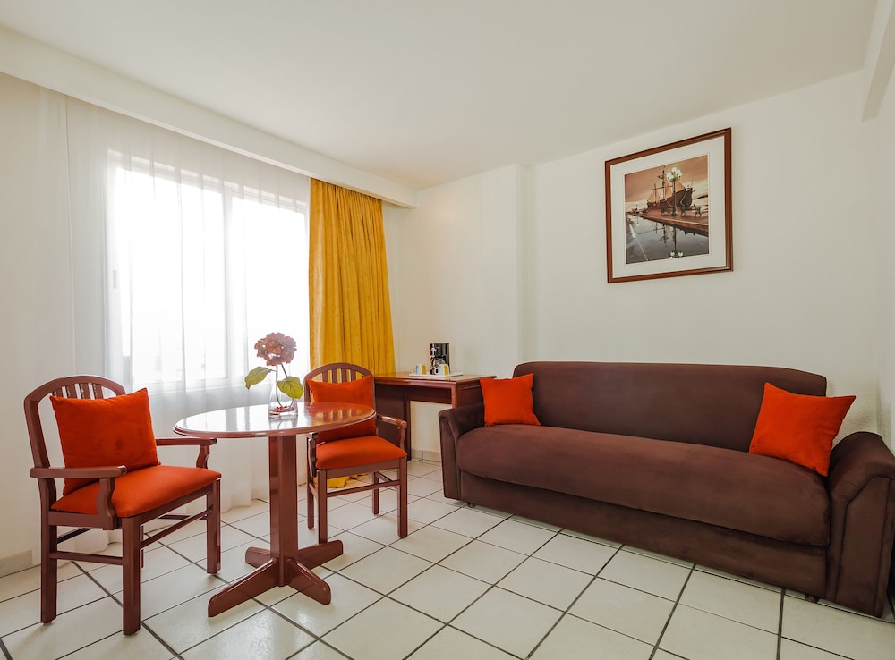 Junior Suite, 1 King Bed - Photo 3