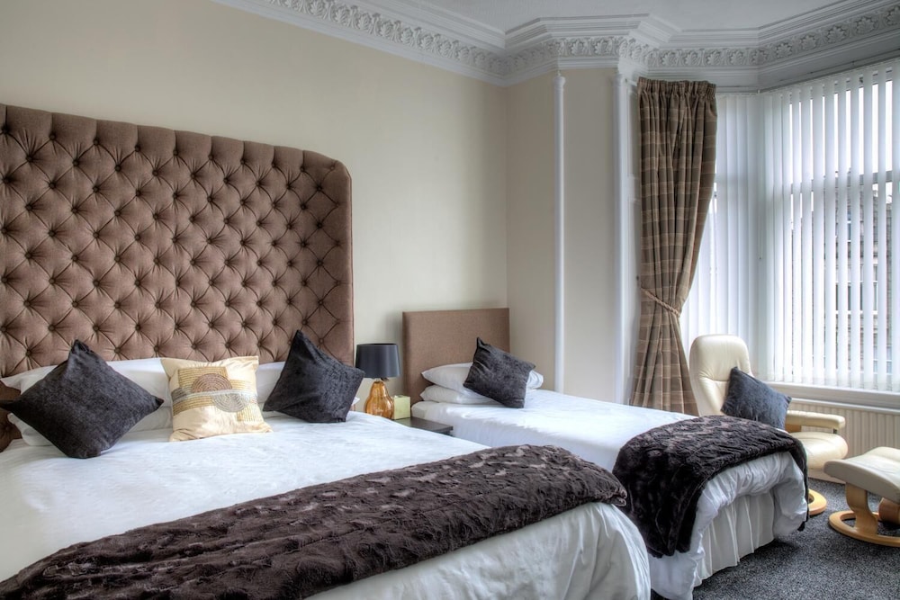 Family Room, Ensuite photo 2