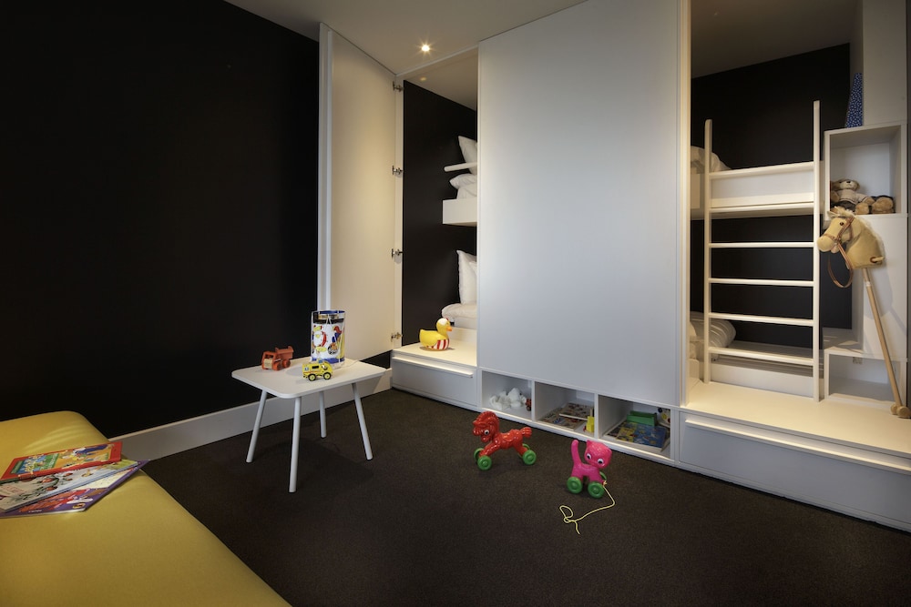 Family Room - Photo 2