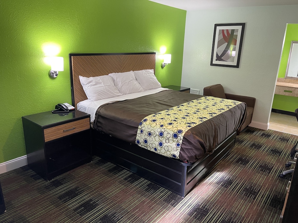 Standard Single Room, 1 King Bed, Non Smoking - Photo 1