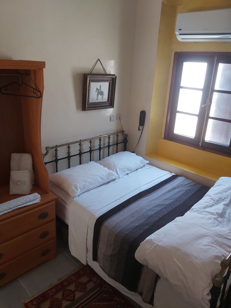 Basic Single Room photo 2