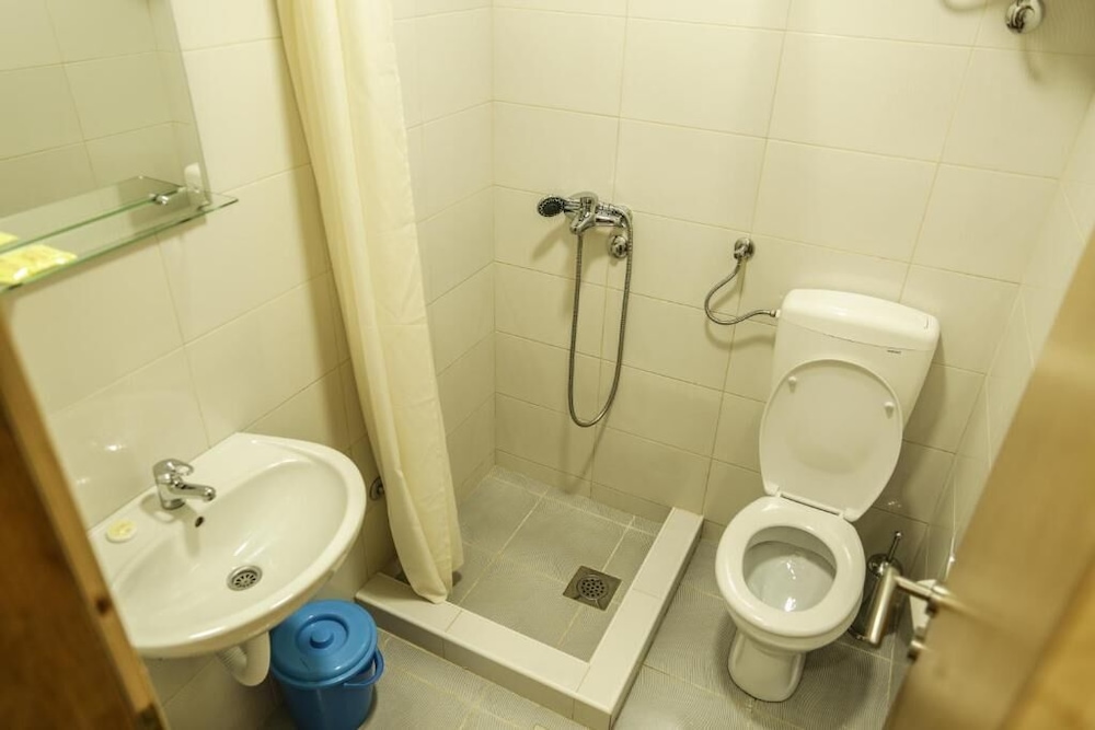 Double Room - Photo 5