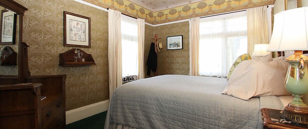 Studio with Detached Private Bathroom (Tulgey Wood Studio)