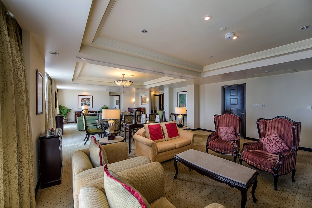 Royal Suite, 1 Bedroom, Balcony (Crown Ocean Suite) photo 2