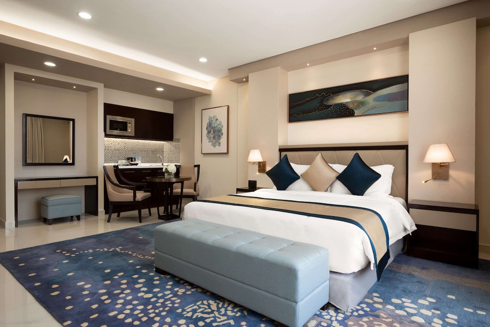Club Suite, 1 King Bed, Non Smoking photo 3