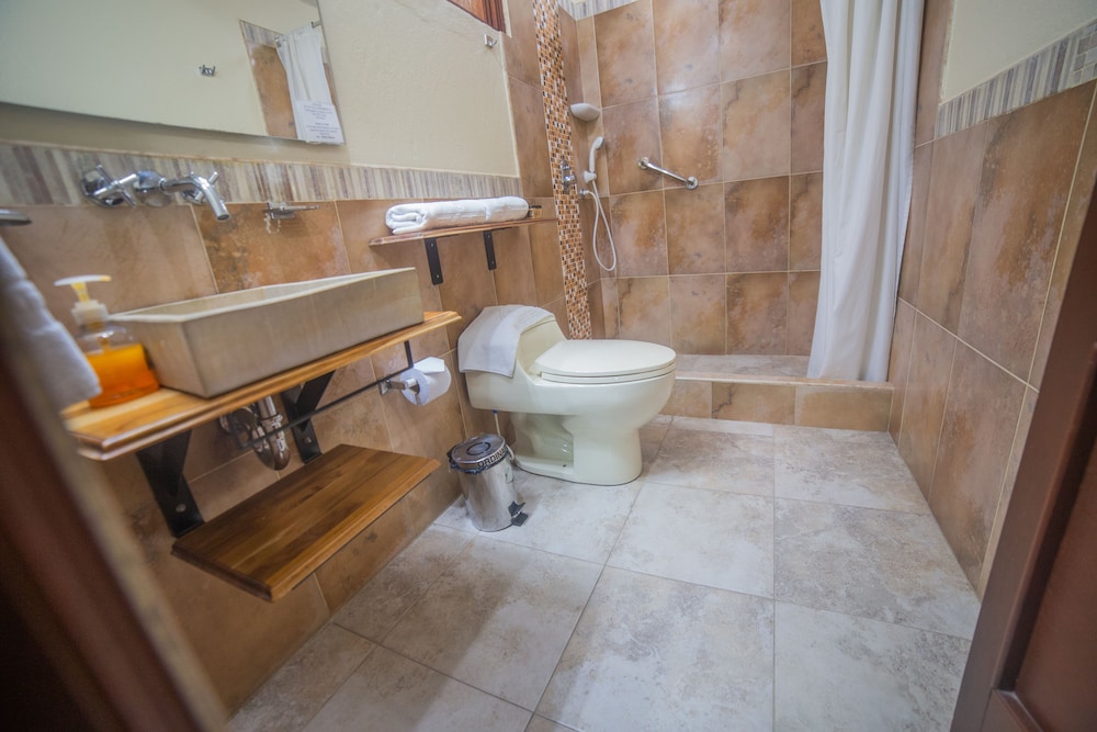 Family Quadruple Room - Photo 8