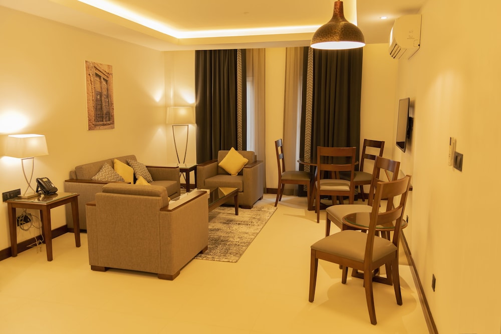 Suite, Multiple Beds - Photo 5