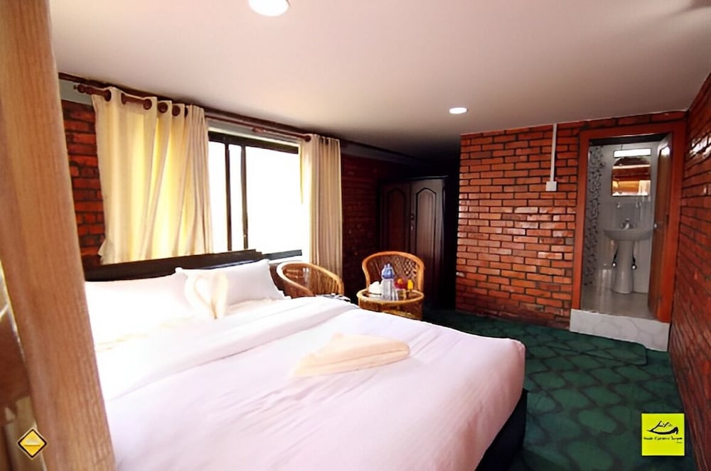 Deluxe Double Room, 1 King Bed, Private Bathroom, Lake View