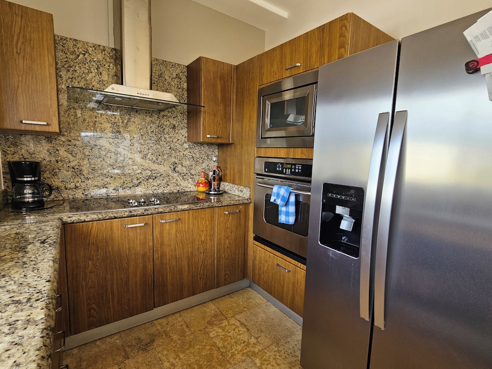 Deluxe Condo photo 2