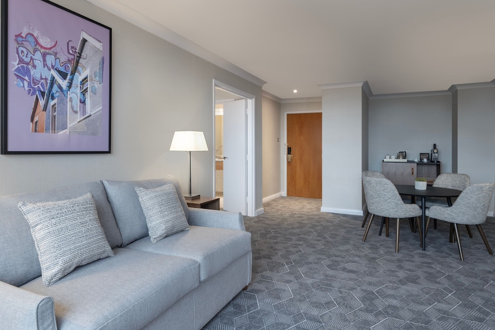 Suite, 1 Bedroom, Park View - Photo 3