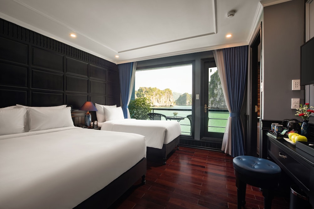 Triple Suite Cabin with Private Balcony photo 1