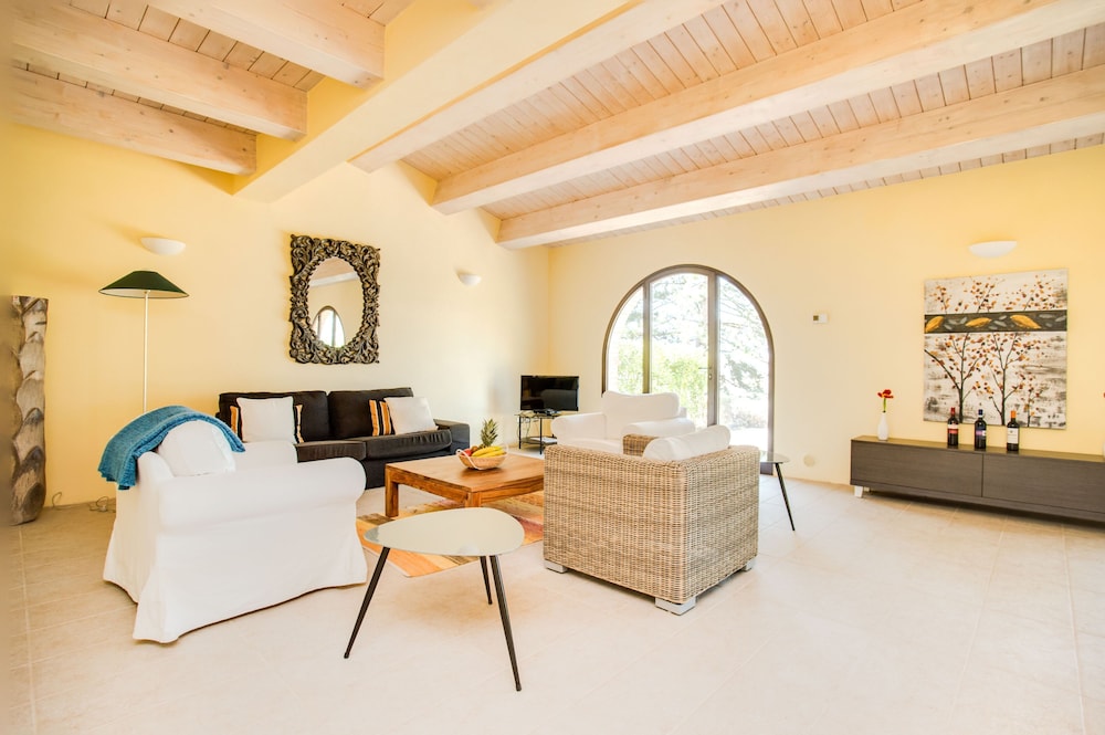 Villa photo 1