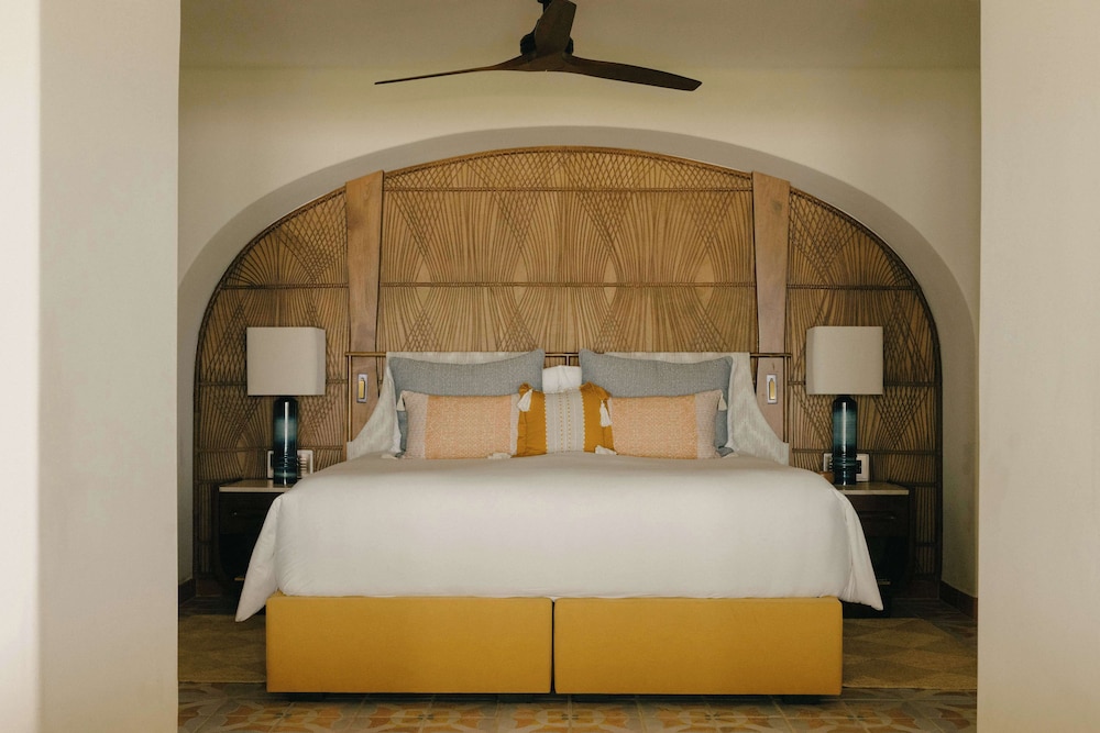 Suite, 1 Bedroom, Oceanfront - Photo 3
