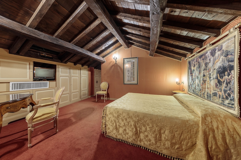 Superior Double or Twin Room (Villino Annex -out main gate-)