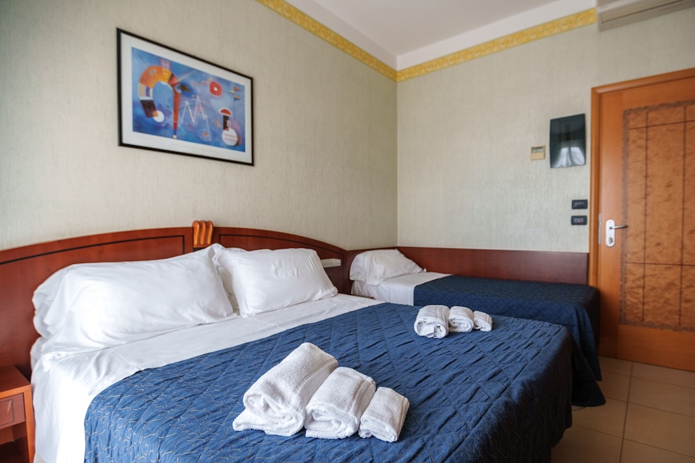 Quadruple Room, Partial Sea View