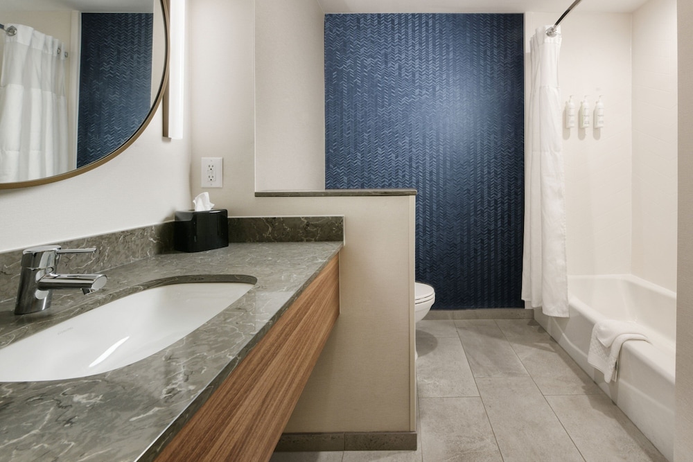 Room, 2 Queen Beds (Mobility/Hearing Accessible, Tub) - Photo 3
