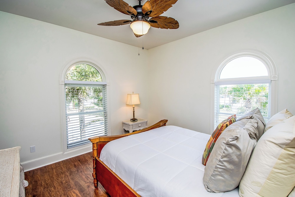 House, Pool Access, Ocean View (The Bellagio)