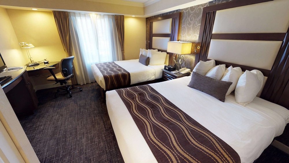 Suite, Multiple Beds, Accessible, Non Smoking (3 Queen Beds) - Photo 5