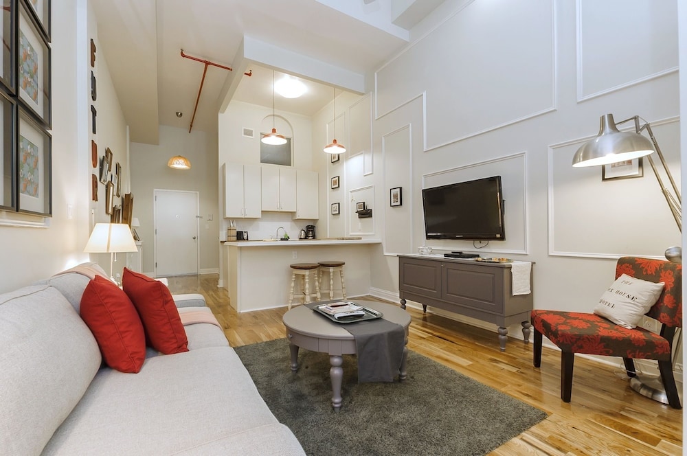Premium Suite, 1 Queen Bed with Sofa bed - Photo 8