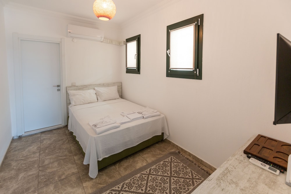 Standart Oda, Deniz veya Bahce Manzarali photo 2