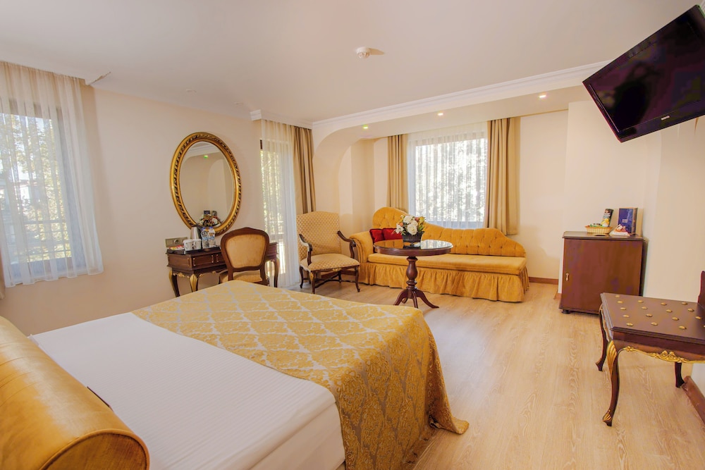 Standard Triple Room, Balcony photo 1